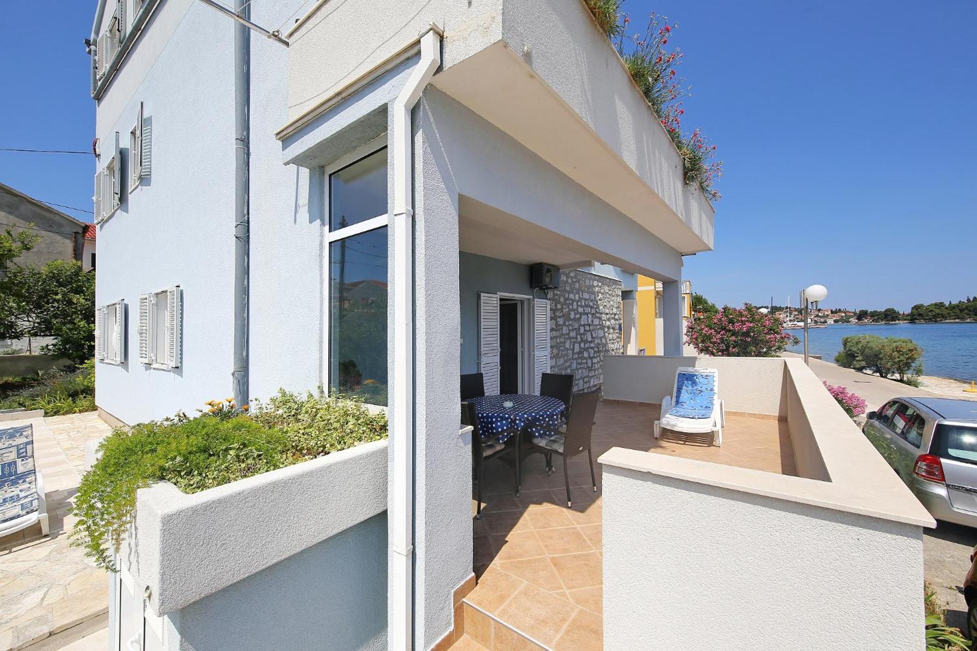 Punta Preko Apartments Bilik gambar