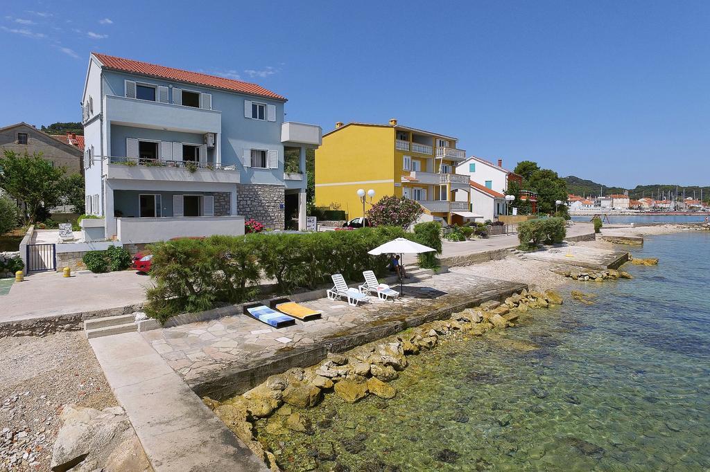 Punta Preko Apartments Luaran gambar